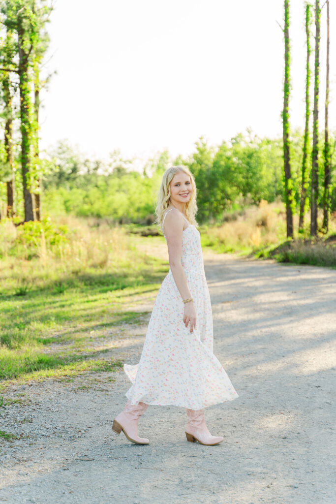 senior photos in cowboy boots