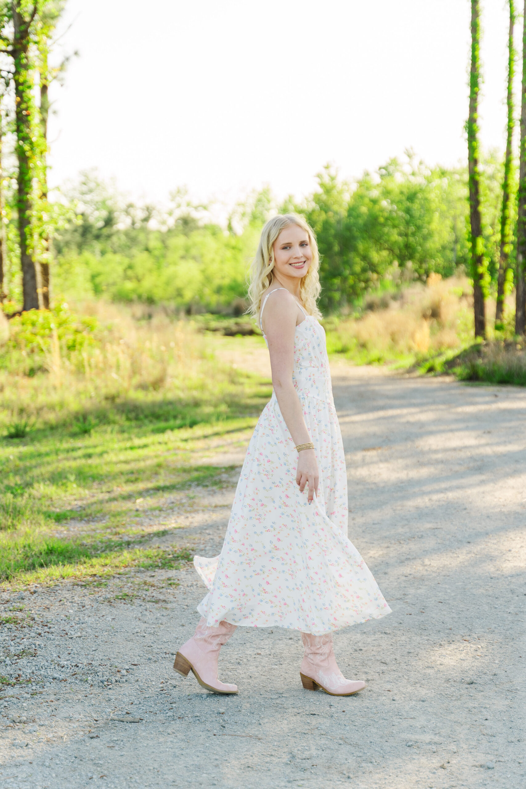 senior photos in cowboy boots